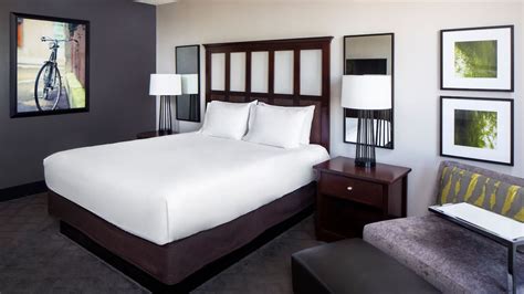 Downtown Savannah Hotel Rooms & Suites | Hyatt Regency Savannah