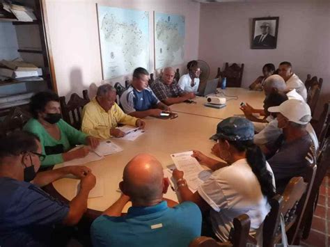 Entregan Credenciales A Integrantes Del CES De AD En La Guaira Diario