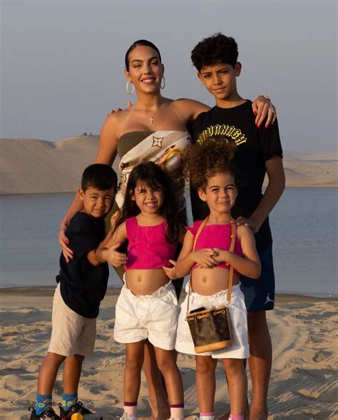 Las Fotos Familiares De Georgina Rodr Guez Con Sus Hijos En Qatar