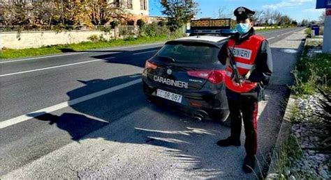 Fermata Con Un Po Di Hashish Sulla Statale E Uno Scooterista Senza