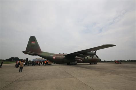 Logistik Dari Kemensos Diterbangkan Ke Sulbar Dengan Hercules