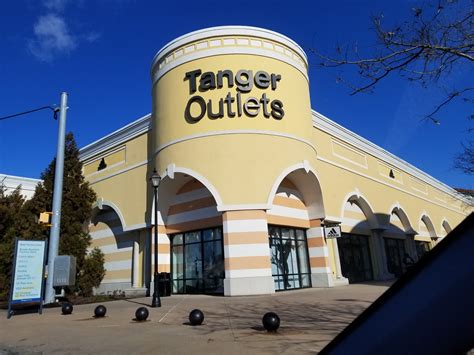 TANGER OUTLETS DEER PARK - Deer Park NY - Hours, Directions, Reviews