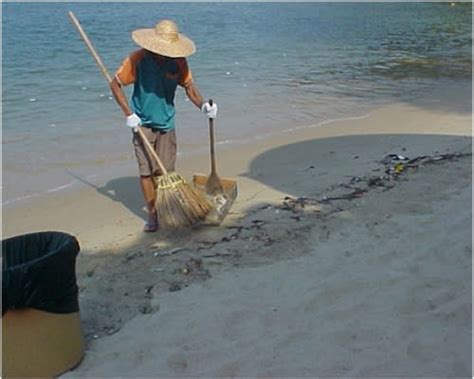 離島區6泳灘發現油污 康文署暫封掛紅旗