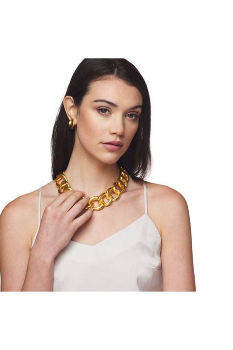 KENNETH JAY LANE Satin Hammered Link Necklace Gold Editorialist