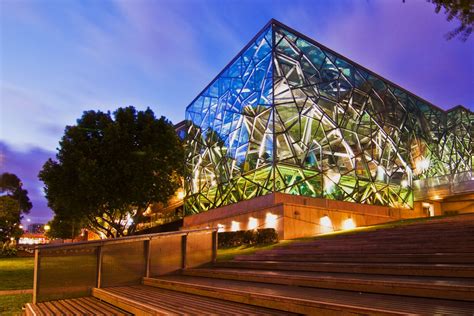 comprehensive guide  federation square visiting hours