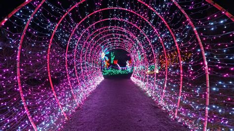 These Oregon Towns Go All Out For The Holidays