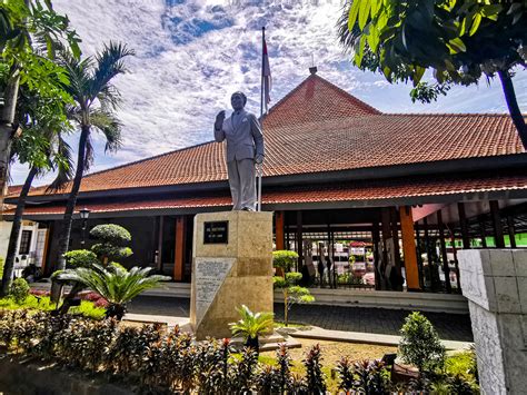 Wisata Dan Belajar Sejarah Di Museum Dr Soetomo Surabaya Suara Surabaya