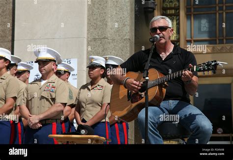 Aaron Tippin Hi Res Stock Photography And Images Alamy