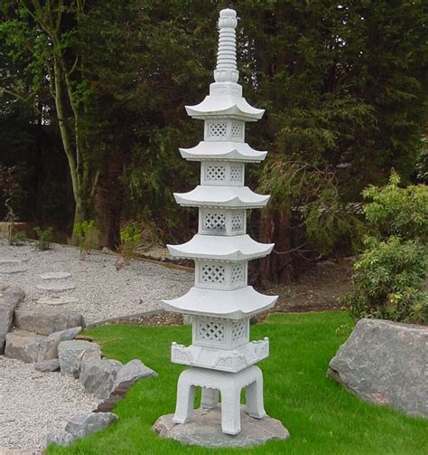 Pergoda Japanese stone lantern - 'Go Ju No Tou'