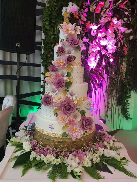 Floral Wedding Cake Decorated Cake By Wishas Cakes Cakesdecor