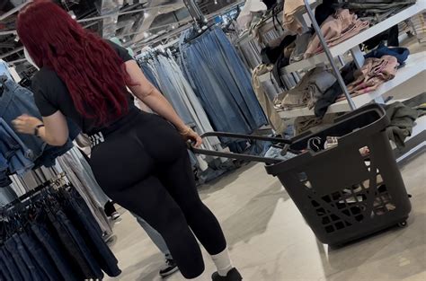 Caught Phat Ass Redhead Latina Spandex Leggings Yoga Pants Forum