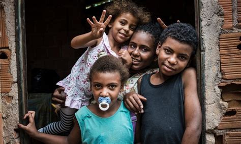 Crianças Do Brasil - 63% das crianças no Brasil estão em estado de pobreza