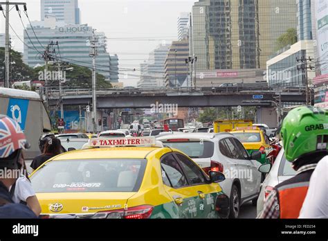 Car Traffic Light Traffic Jams Hi Res Stock Photography And Images Alamy