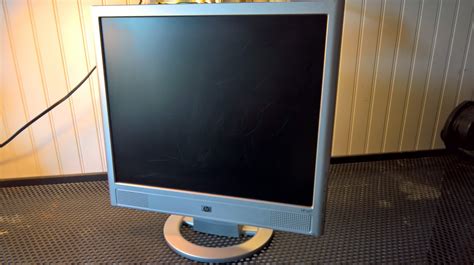 Hp Vs17 17 1280 X 1024 5001 Ratio Lcd Monitor Hstnd 2l05 Used