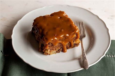 Edna Lewiss Apple Cake With Caramel Glaze Leites Culinaria