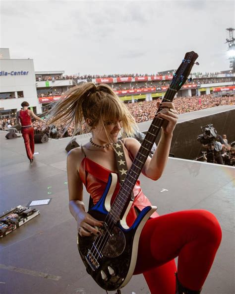 Victoria De Angelis On Stage Queen Vic Victoria Female Guitarist