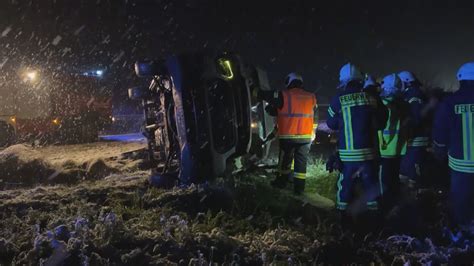 Nonstopnews Fahrerin Verliert Im Dichten Schneegest Ber Kontrolle