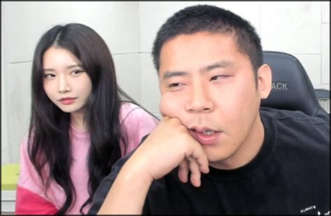 Bj 철구 여자친구 Bj 팥순 열애 외질혜와 똑같아 더데이즈