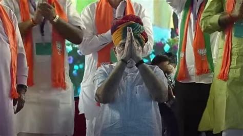 Pm Modi Ditches Microphone Apologises At Rajasthan Rally Video Goes