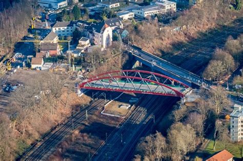 Bochum von oben Baustelle zum Neubau des Straßen Brückenbauwerk