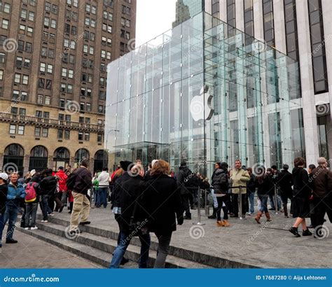 Apple Store in New York City Editorial Image - Image of america ...