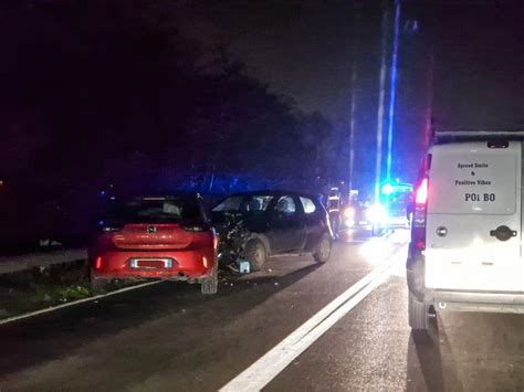 Incidente A Pistoia Violento Frontale Tra Due Auto Traffico In Tilt E