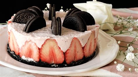 No-Bake Oreo Strawberry Cheesecake | Tastemade