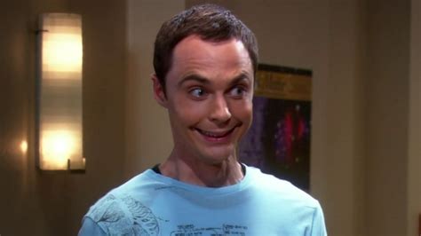 Sheldon Sorrindo