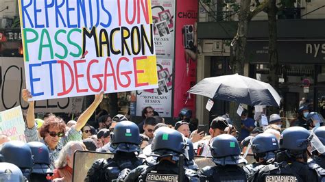 Covid Manifestants Contre Le Passe Sanitaire En France Ce