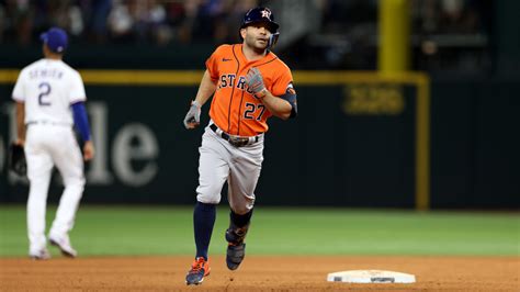 Dont Be Distracted Astros Jose Altuve Is The Real Star Of A Chaotic