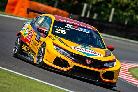 Raphael Reis Poleman Del TCR South America En Velocitta