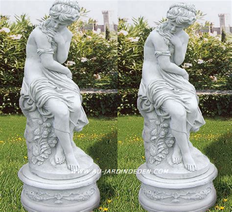 Statue De Jardin En Pierre Reconstitu E Femmes Assise Sur Socle A