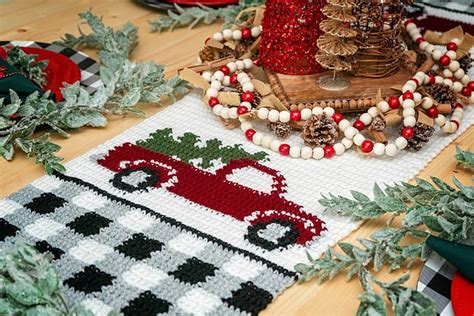 Easy Crochet Christmas Table Runner Patterns Free | Brokeasshome.com