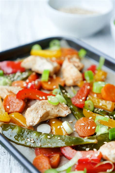 Low Carb Hähnchen Gemüse mit Zuckerschoten Möhren und Paprika