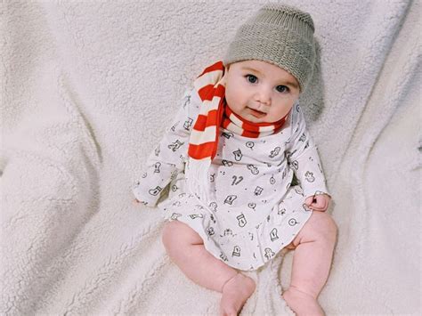 Baby Girl Christmas Photoshoot | Baby girl christmas, Christmas girl ...