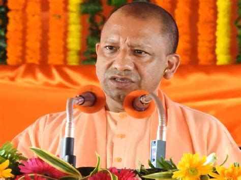 Cm Yogi Gorakhpur Visit Up Chief Minister Distributed Smart Phones And