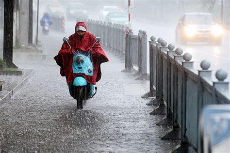 南方遭遇强降雨 中央气象台继续发布暴雨黄色预警（组图）