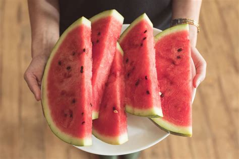 How To Tell If A Watermelon Has Gone Bad 15 Signs Beezzly