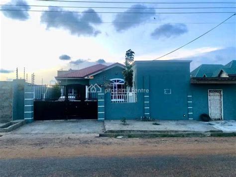 For Sale Executive Master Bedrooms House At Community Behind