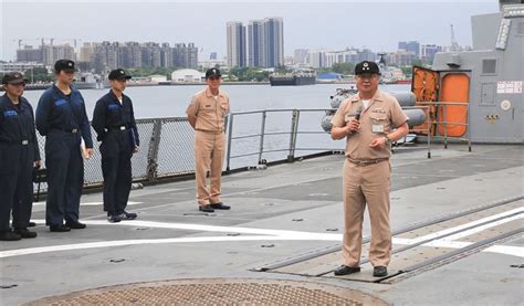 艦指部指揮官慰勉執行戰備有功單位 軍聞 艦指部指揮官慰勉執行戰備有功單位 青年日報