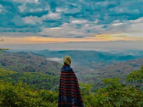 Pesona Bukit Lintang Sewu Di Bantul