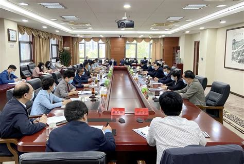 市人大常委会召开党组理论学习中心组学习会暨主任办公会 李健出席会议并讲话 今日镇江