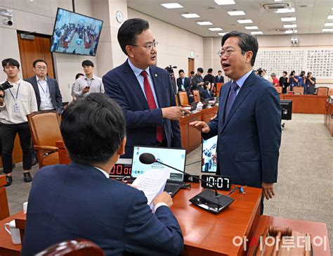 포토 대화하는 정청래·유상범·김승원 아시아투데이