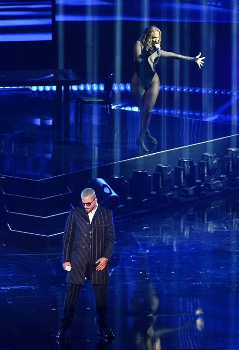 american music awards jennifer lopez 2