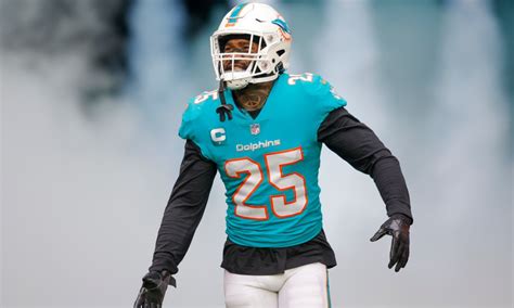 Dolphins Cb Xavien Howard Suffers Injury On First