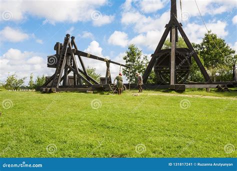 Medieval trebuchet editorial photo. Image of place, open - 131817241