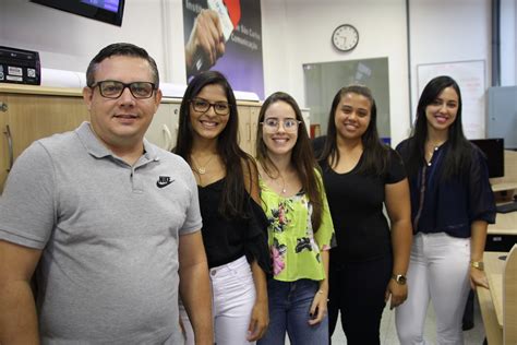 Alunas da Faculdade de Sete Lagoas MG mergulham no conhecimento através