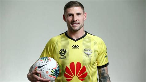 Gary Hooper joins Wellington Phoenix on a one year deal