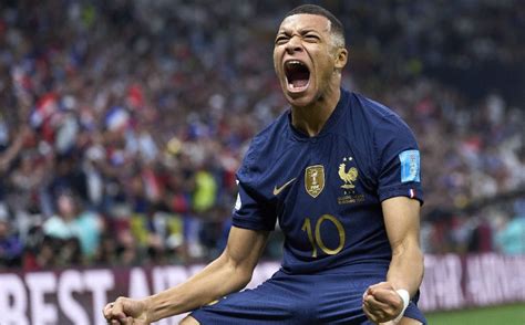 Histórico Mbappé se convirtió en el segundo futbolista con un hat