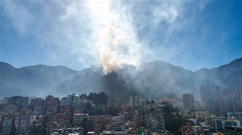 En Vivo Incendio De Los Cerros Orientales En Bogotá